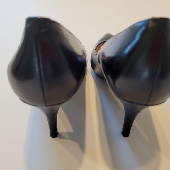 Marc Fisher black leather pumps 7.5 - almost new - Picture 3 of 4